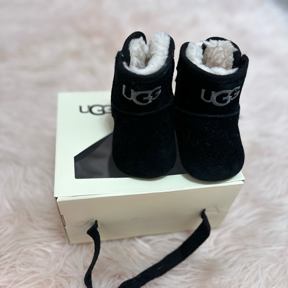 Baby Uggs black size 0/1